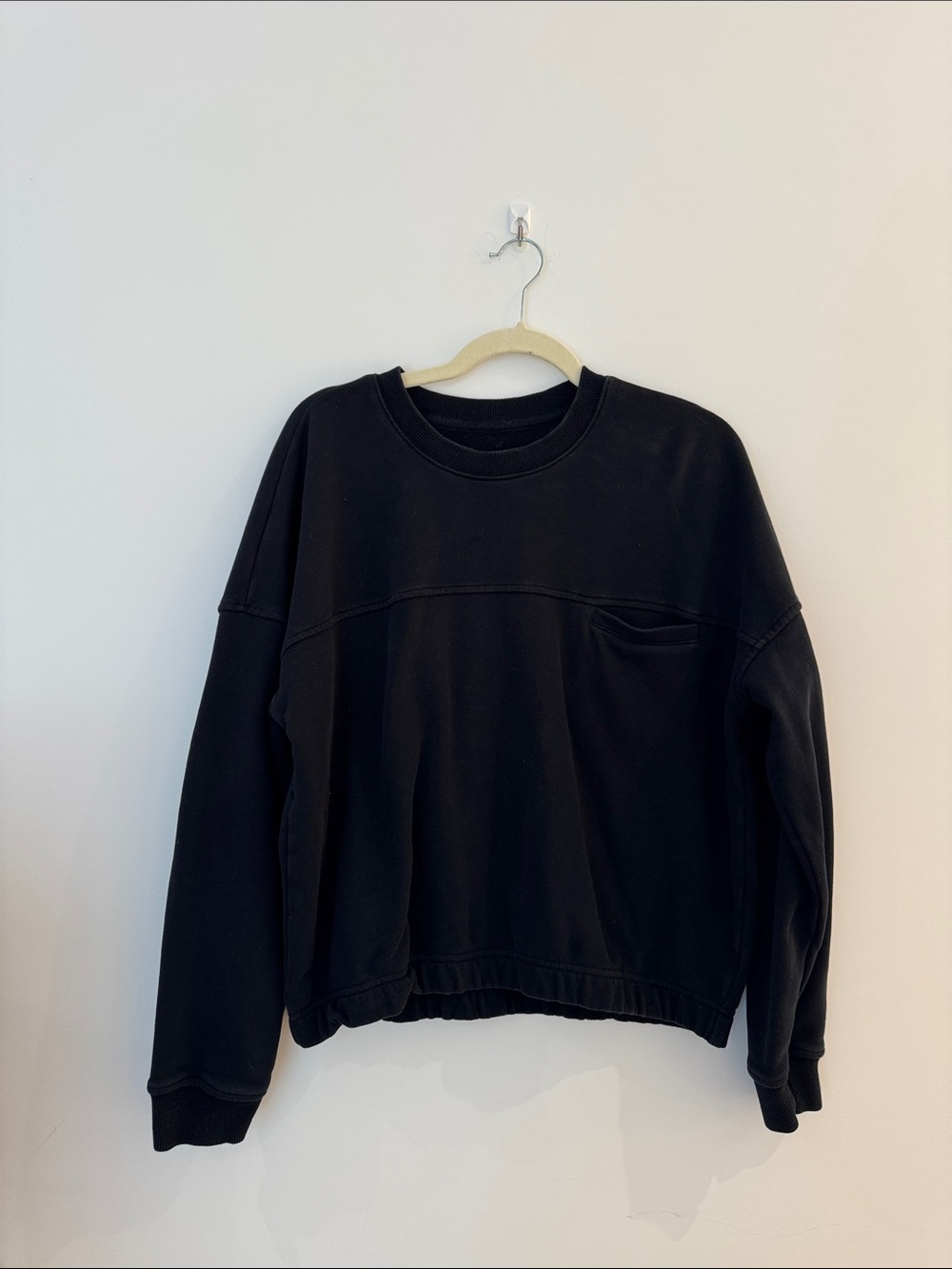 Vuori Black Cropped Crewneck Sweatshirt